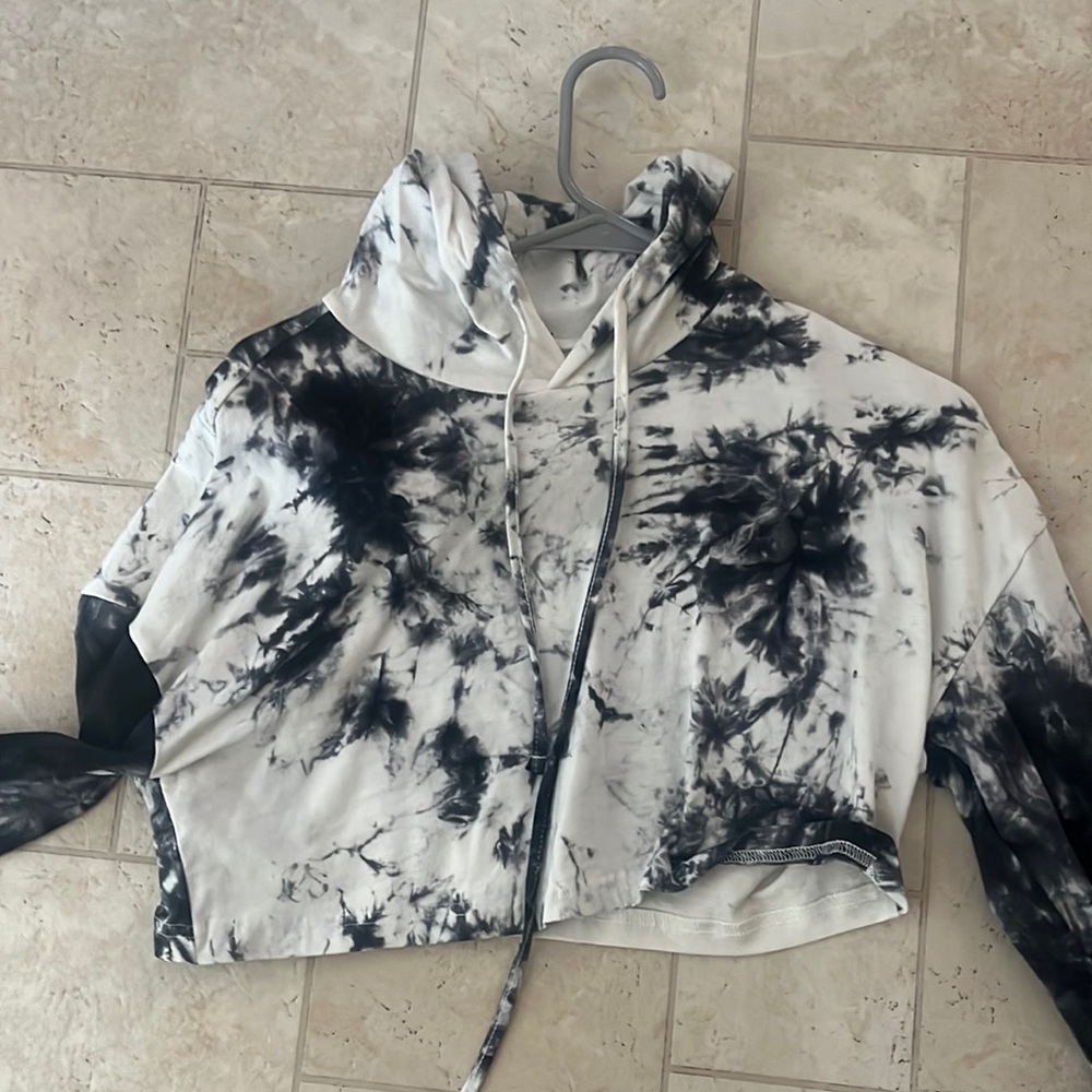 Tie dye cropped tee/ workout sweatshirt
